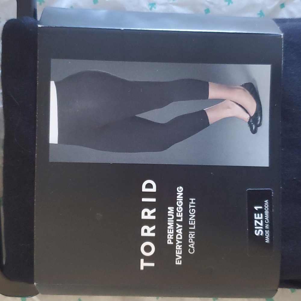 Torrid Capri Length leggings size 1